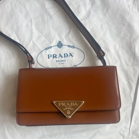 Authentic Prada Embleme Shoulder/Crossbody Bag - Picture 2 of 16